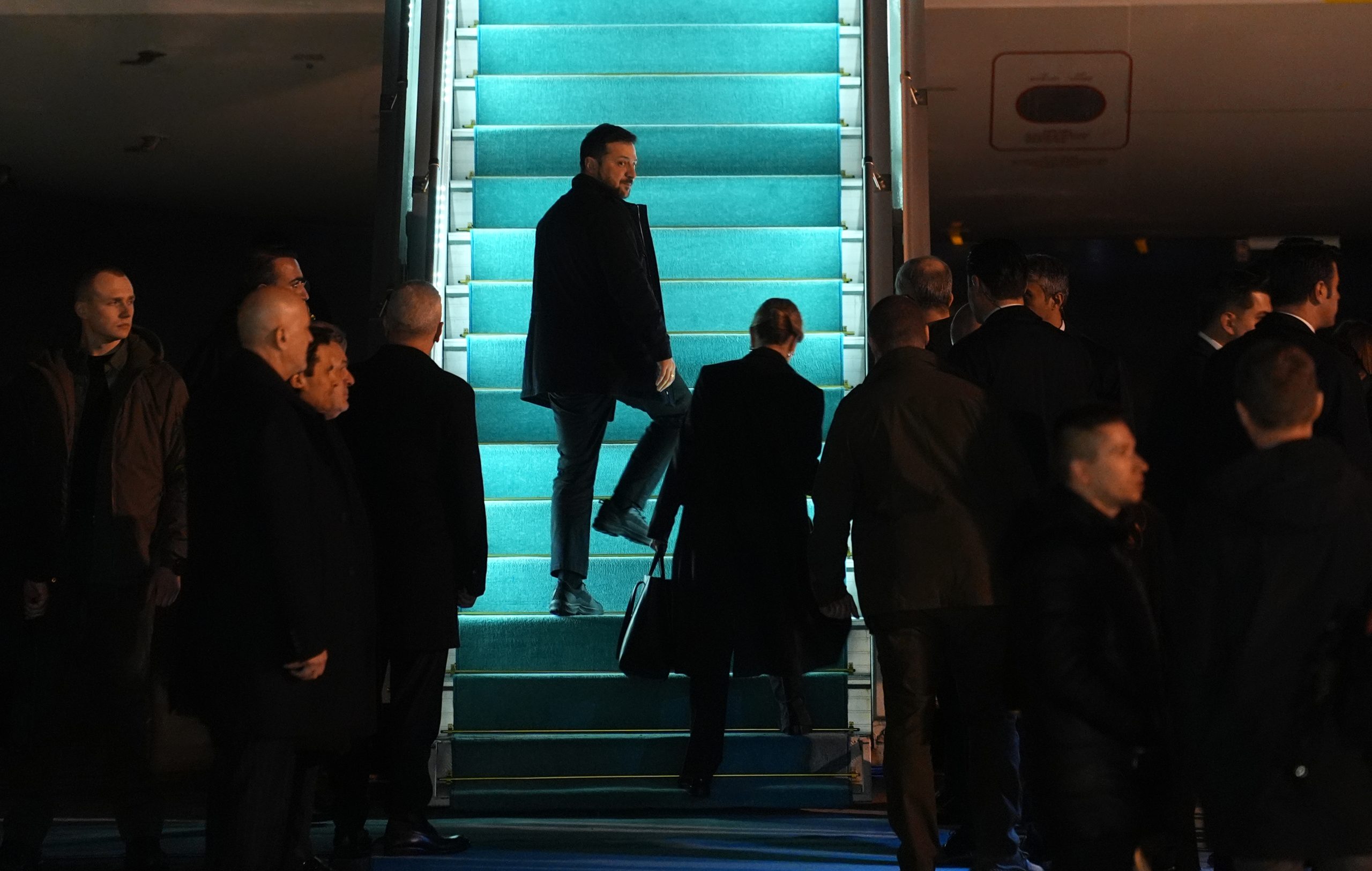 Zelenskinin Türkiyəyə səfəri başa çatdı