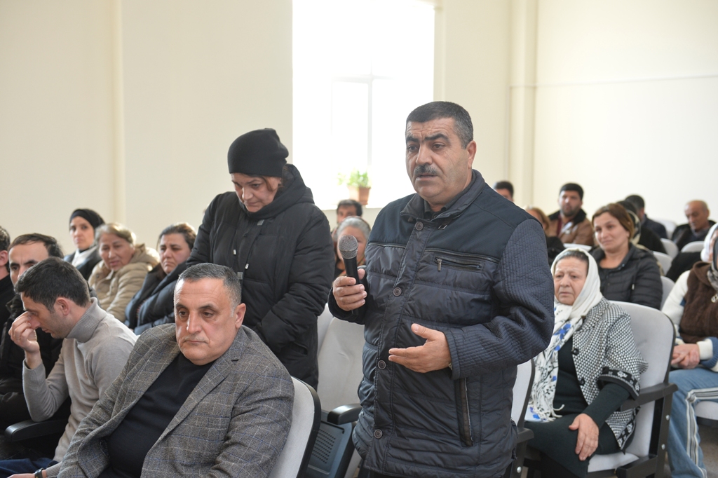 Taleh Qaraşov Nərimanabad sakinləri ilə səyyar görüş keçirdi - FOTOLAR