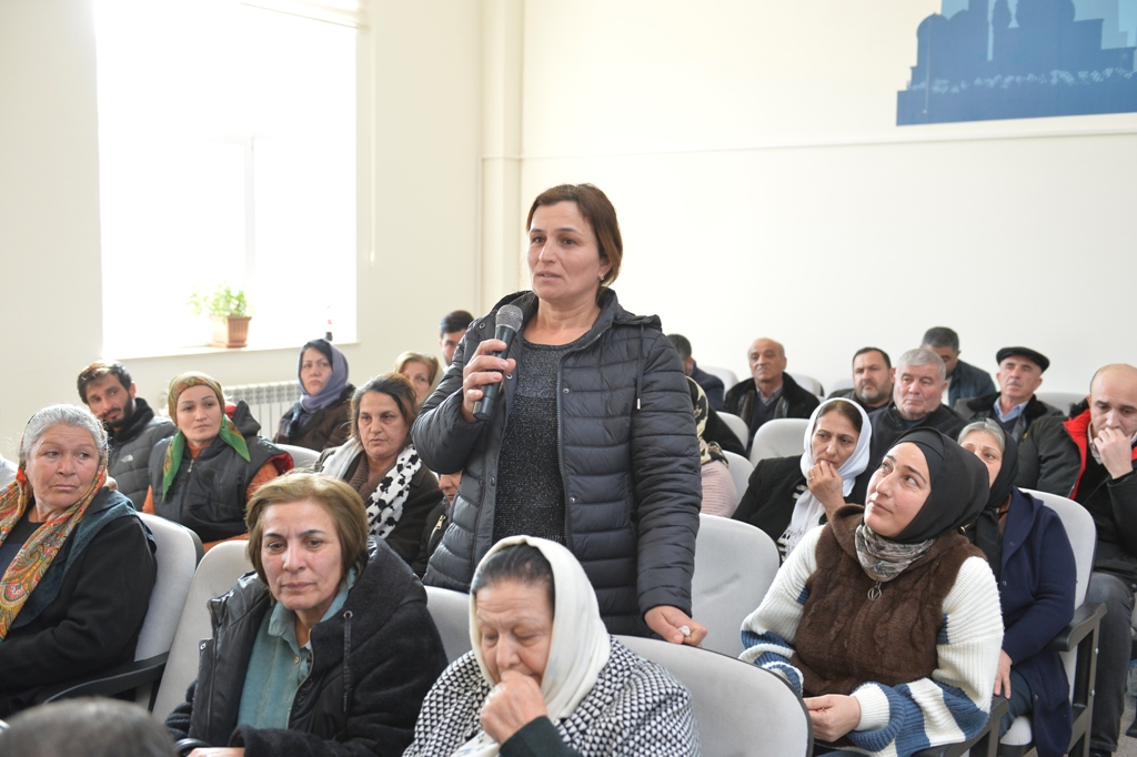 Taleh Qaraşov Nərimanabad sakinləri ilə səyyar görüş keçirdi - FOTOLAR