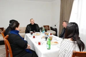 Prezident Ballıcaya köçən ailənin qonağı oldu