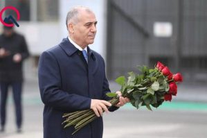 Rəsmilər “Ana harayı”nı ziyarət edirlər - FOTOLAR