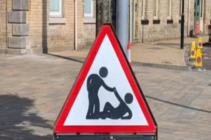 İki insanın olduğu yeni yol nişanı: mənası isə… - FOTO