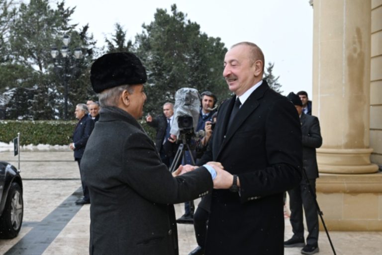 Şahbaz Şərif İlham Əliyevə təşəkkür etdi