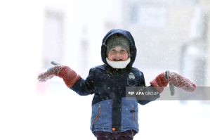 Bakının ilk qarı... - FOTOLAR