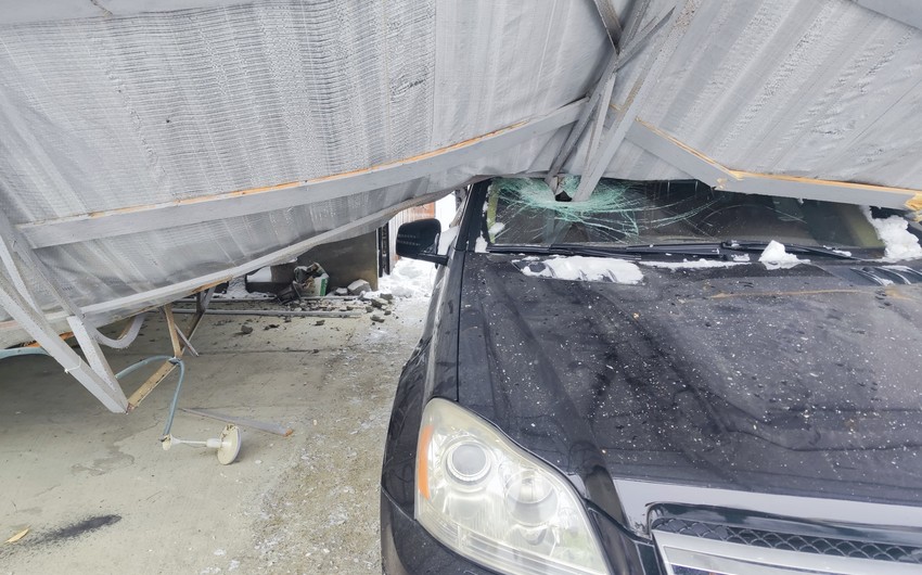 Dam örtüyü maşının üzərinə aşdı - VİDEO