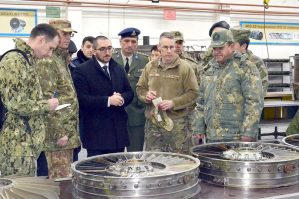 Hərbi attaşelər Aviasiya Təmir Zavodunda - FOTOLAR