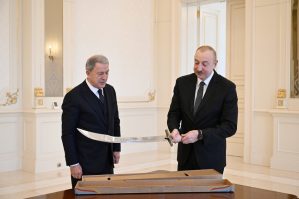 Hulusi Akardan İlham Əliyevə maraqlı hədiyyə - FOTO