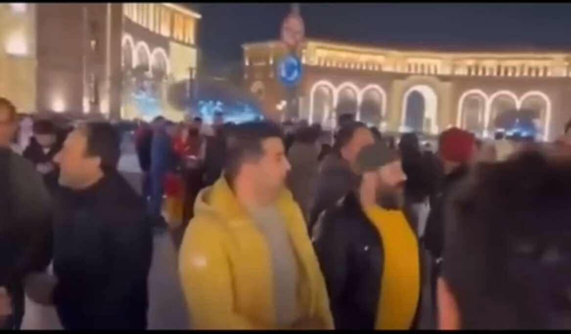 İrəvanda “Qarabağ” oxuyan azərbaycanlını şərləyib tutdular 1 irevan qarabaq mahni 1