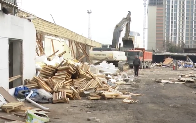 “Keşlə bazarı” belə sökülür - TƏFƏRRÜAT / VİDEO 1 “Keşlə bazarı” belə sökülür - TƏFƏRRÜAT / VİDEO