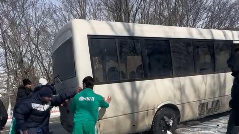Oyuna gedən komanda Ağsu aşırımında qaldı - VİDEO 1 kmn