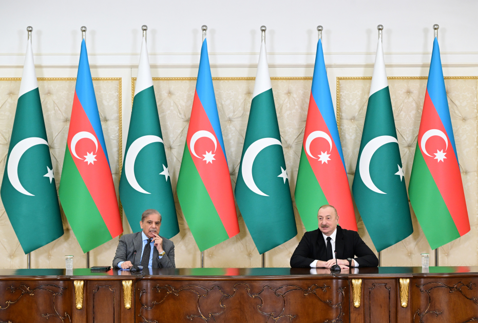 Əliyevdən Şahbaz Şərifə: "Əziz qardaşım..." - FOTOLAR