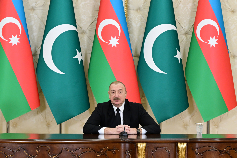 Əliyevdən Şahbaz Şərifə: "Əziz qardaşım..." - FOTOLAR