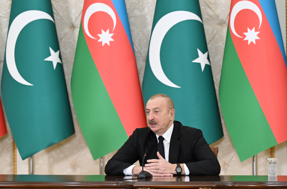 Əliyevdən Şahbaz Şərifə: "Əziz qardaşım..." - FOTOLAR