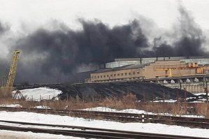 Ukrayna Rusiyanın neft zavodunu vurdu: ardıcıl partlayışlar