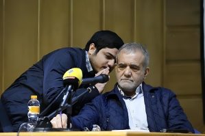 Pezeşkiana verilən sirli kağızdakı xoşagəlməz cümlə... - VİDEO