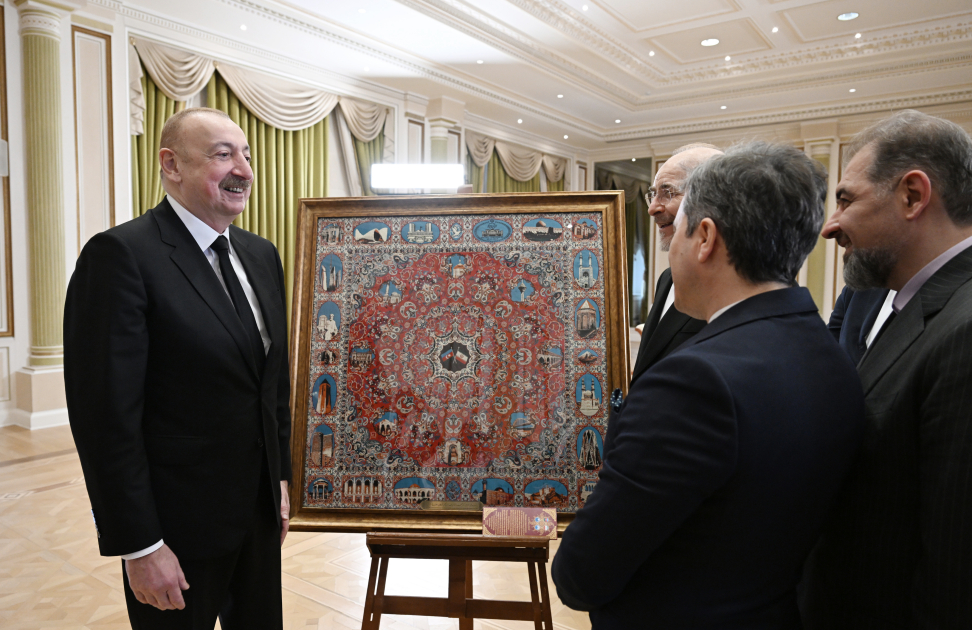 Qalibafdan Prezidentə maraqlı hədiyyə - FOTO