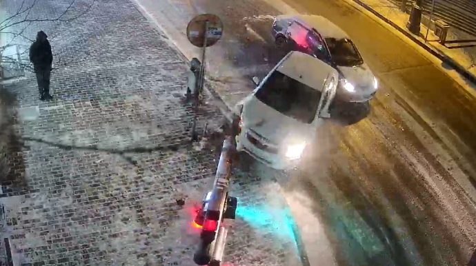 Bakıda qarlı havaya görə neçə qəza baş verib?