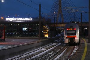 Qatarlar qrafik üzrə hərəkətini davam etdirir - ADY