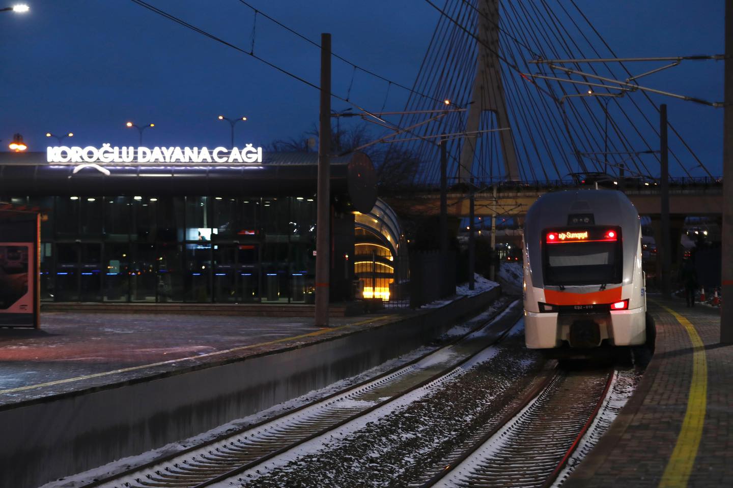 Qatarlar qrafik üzrə hərəkətini davam etdirir - ADY