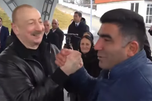 Prezidentin Xocalı sakini ilə səmimi söhbəti: “Maşallah, sənin də yumruğun…” - VİDEO