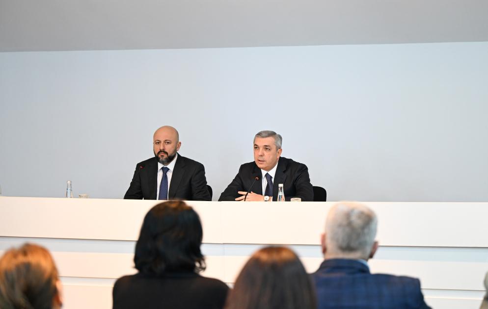 Samir Nuriyev Rüfət Mahmudu kollektivə təqdim etdi - FOTOLAR 3 Samir Nuriyev Rüfət Mahmudu kollektivə təqdim etdi - FOTOLAR