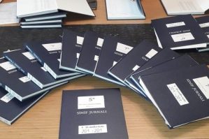 Məktəblərdə kağız jurnallar ləğv edildi