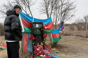 "Qarabağ"ın futbolçusu Bağırovun məzarında - FOTO