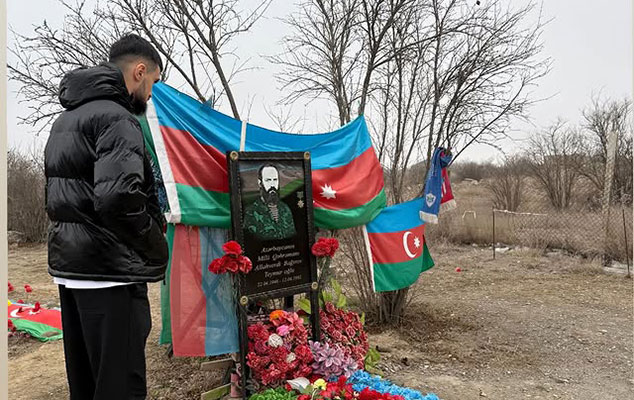 "Qarabağ"ın futbolçusu Bağırovun məzarında - FOTO