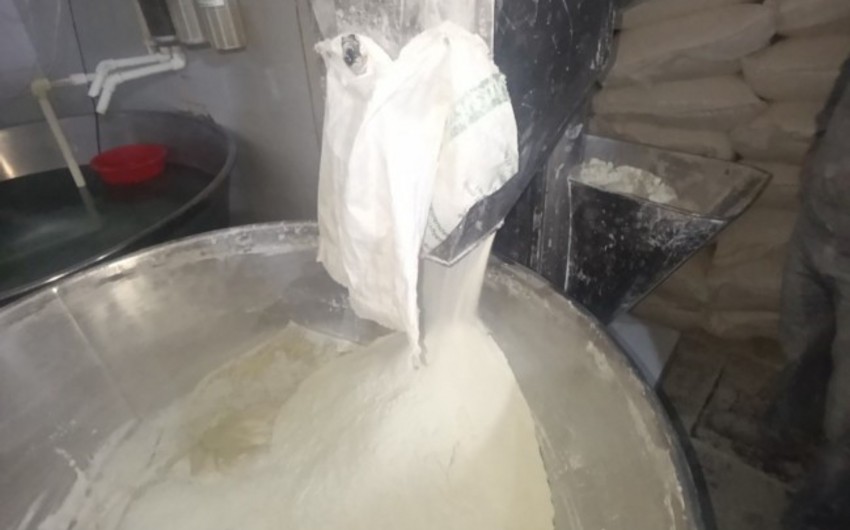 Çörəyin içindən siqaret kötüyü çıxdı: yoxlama aparıldı - FOTOLAR