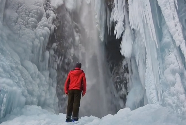 Zaqatalada donan şəlalə... - VİDEO 1 Zaqatalada donan şəlalə... - VİDEO