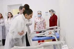 Mehriban Əliyeva Gəncədə Perinatal Mərkəzdə - FOTOLAR