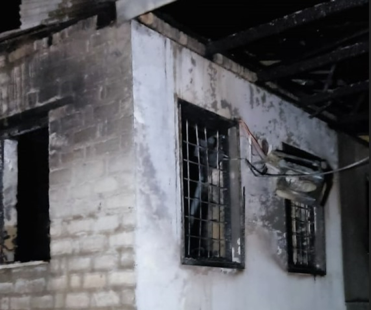 Daha bir güclü yanğın: 4 otaqlı ev kül oldu 1