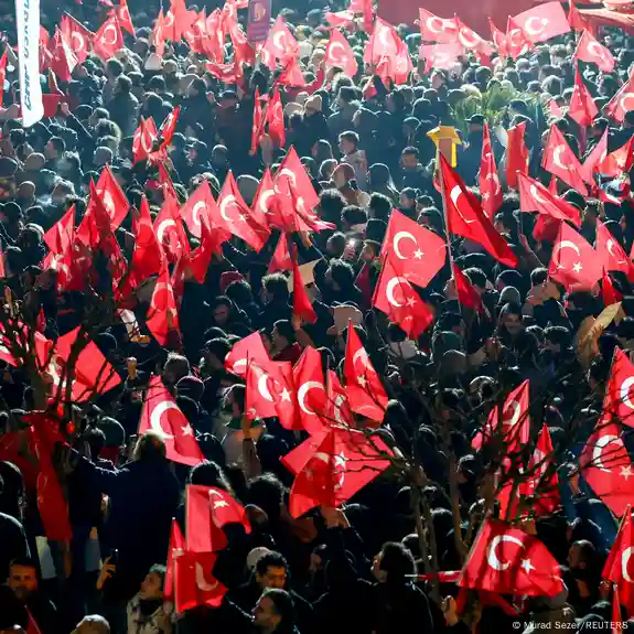 İstanbulda böyük izdiham: İmamoğluya dəstək aksiyası başladı - FOTO / VİDEO 4 71980339 803