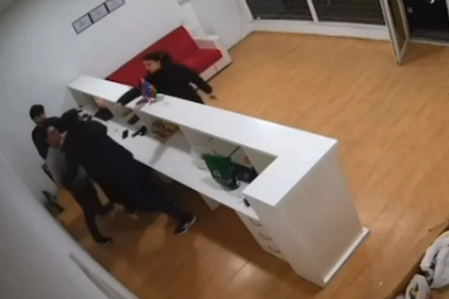 Bakıda çatdırılma şirkətində dava - Hücumun ANBAAN VİDEOSU 1 MnYfBlDmefoVRk3s9jN0CgJCIkdKLfLN8X0UqLvj 1200