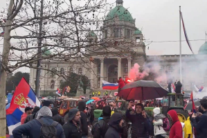 Belqradda hökumət əleyhinə aksiyalar keçirilir – VİDEO