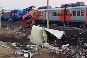 Rusiyada qatar qəzası: xəsarət alanlar var – VİDEO