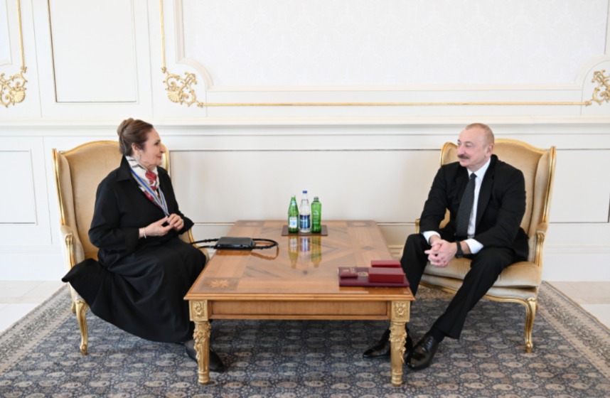 Xalq artistindən Prezidentə: "Səhərdən həyəcan içindəyəm" - VİDEO 1 Xalq artistindən Prezidentə: "Səhərdən həyəcan içindəyəm" - VİDEO