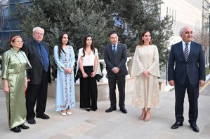 Leyla və Arzu Əliyevalar Çin dilində təhsil alan tələbələrlə - FOTOLAR