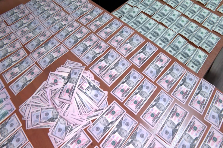Bakıda saxta dollar satan dəstə tutuldu - VİDEO