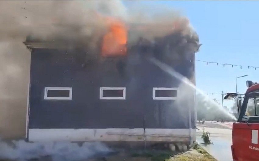 Hacıqabulda çay evi yandı - VİDEO 1 Hacıqabulda çay evi yandı - VİDEO