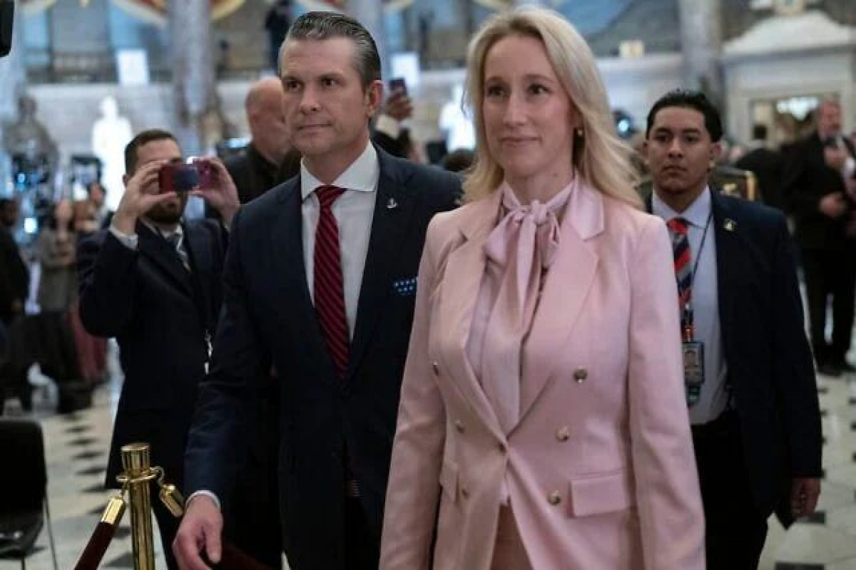 Pentaqon lideri arvadını gizli görüşlərə aparırmış - Qalmaqal