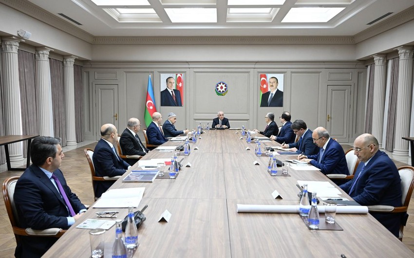 Baş nazir binalarla bağlı iclas keçirdi - FOTO 1 ic 1