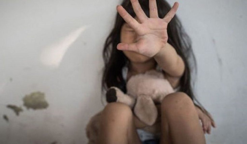 Azyaşlıya işgəncə verən anası ilə bağlı qərar verildi