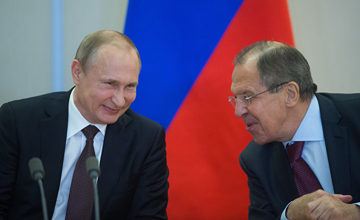 Putin Lavrovu təltif etdi