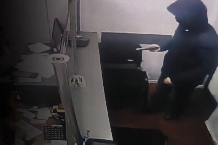 Bakıda lombarda silahlı basqın... - Anbaan video 1 Bakıda lombarda silahlı basqın... - Anbaan video