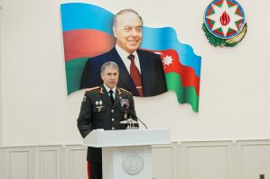 Nazir şəxsi heyəti təbrik etdi