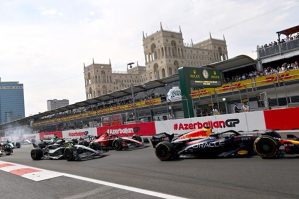 Formula 1: Hökumət evinin qarşısında paddok quraşdırılır - FOTO