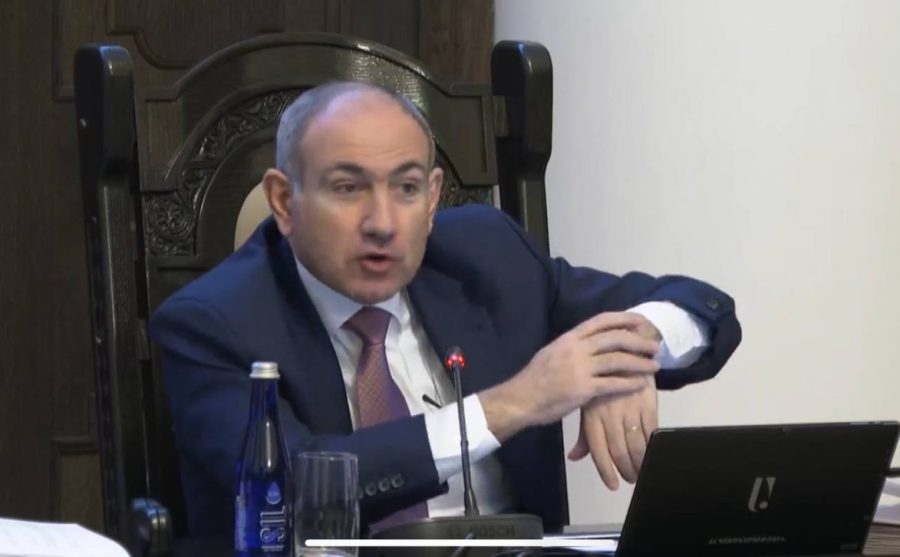 Paşinyan əsəbiləşdi: saatını göstərib bunları dedi