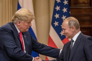 Putin kilsədə Trampa dua edib, hədiyyə göndərib – İlginc hekayə