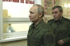 Putin hərbi forma geyindi, amma işi “korladılar” - VİDEO